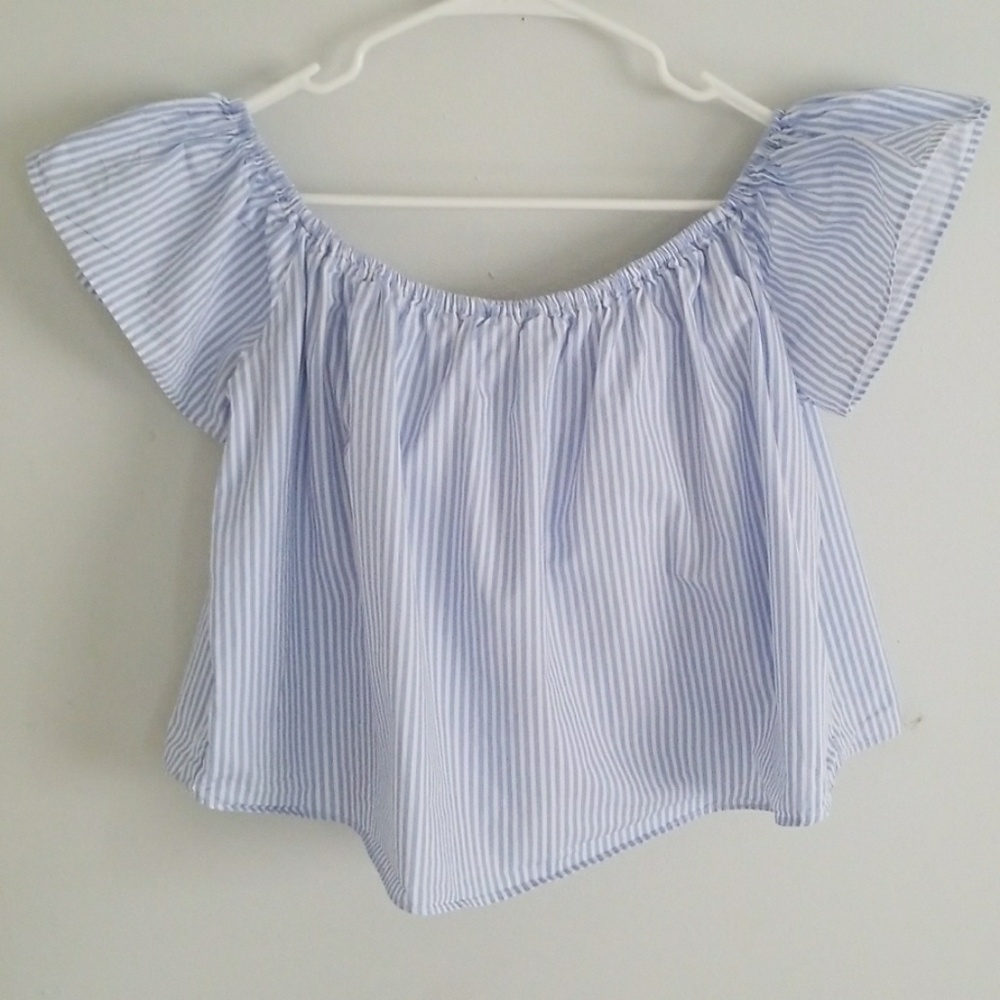 Off the shoulder crop